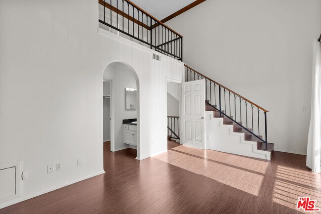 Building Photo - 2480 Penmar Ave