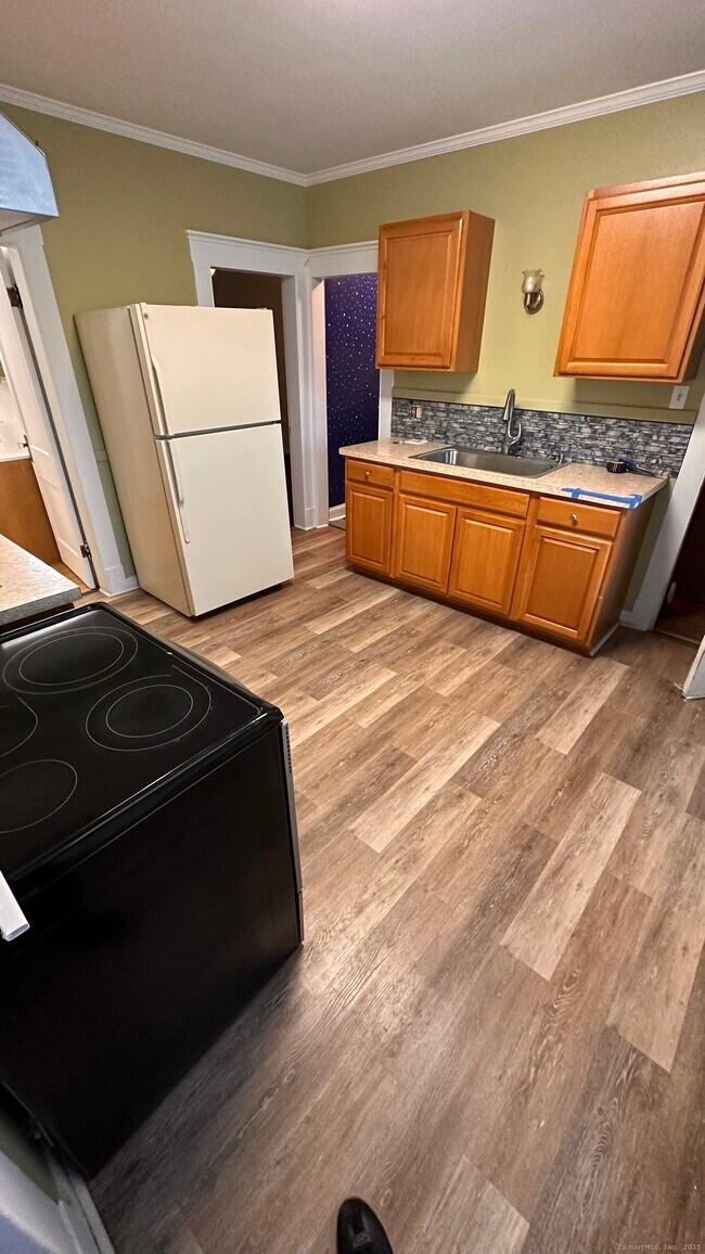 Building Photo - 14 Cooper St