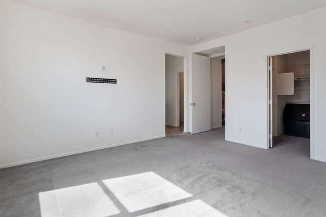 Building Photo - Beautiful 4 Bed 3.5 Bath Home in Great Sch...