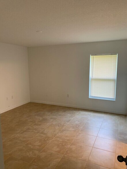 Building Photo - 36 Renshaw Dr