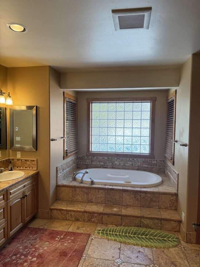 Building Photo - Luxury 5-Bedroom, 6-Bathroom Mountain Retreat – Hot Tub, Fireplaces, & More!