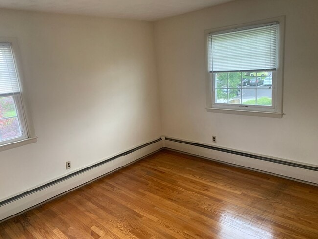 Building Photo - 2nd Floor 2 Bedroom Apartment W/ Parking Suburban SD