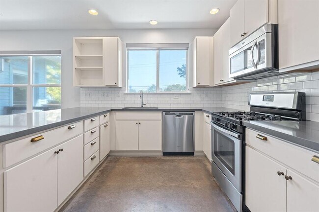 Building Photo - 301 W Stassney Ln