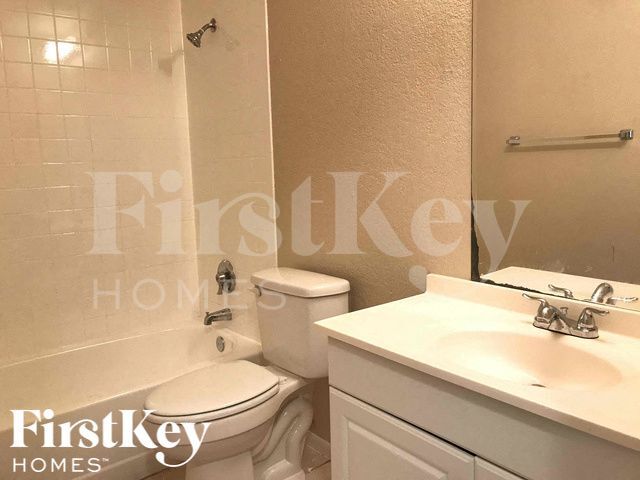 Building Photo - 1083 Riggs St