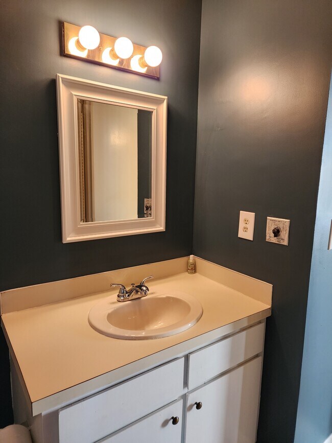 Building Photo - 105 Sandlewood Dr