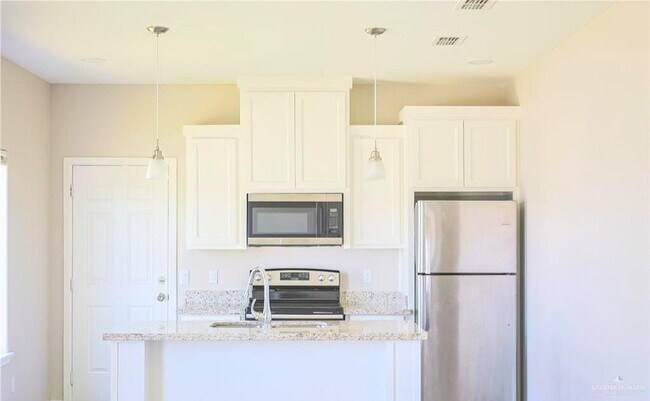 Building Photo - 5901 Sandpiper Ave