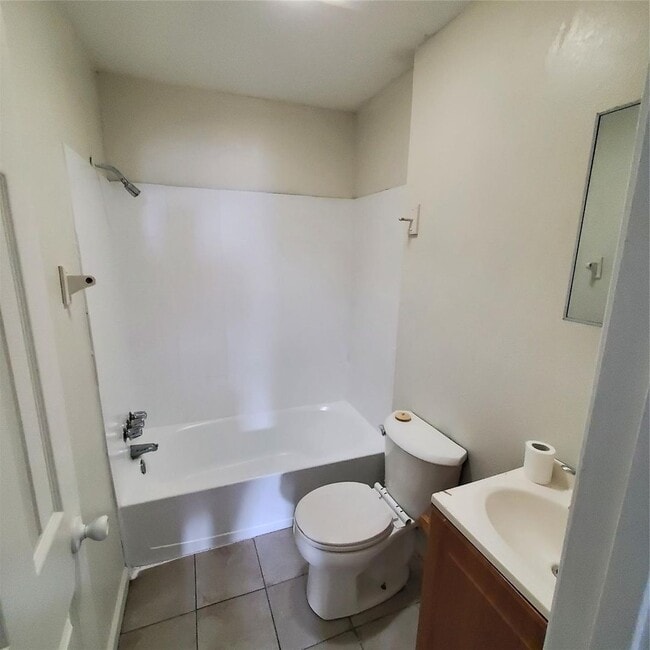 Building Photo - Updated 2-Bedroom Unit in Prime Dallas Loc...
