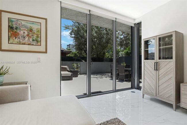 Building Photo - 201 SW 17th Rd