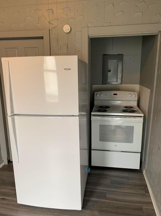 Building Photo - 1311 Harriet St