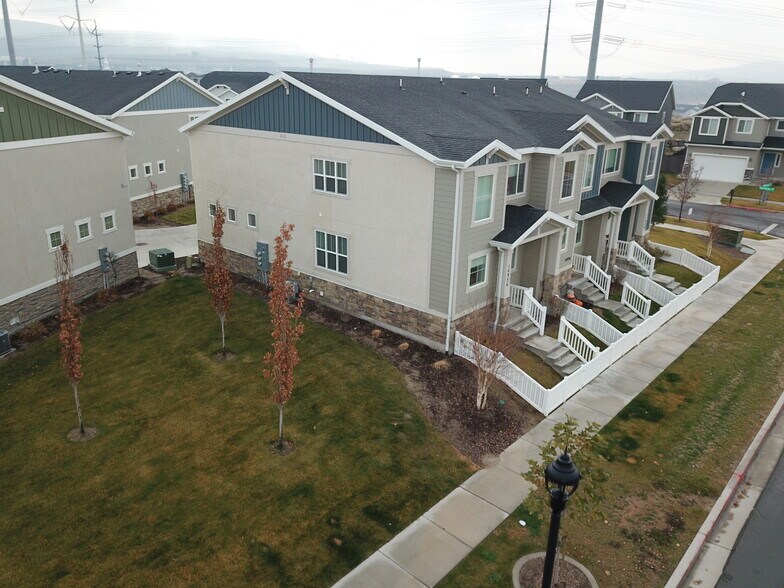 Building Photo - 14936 S Emerald Pools Ln