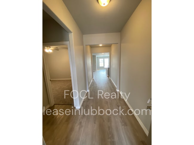 Building Photo - 3 bed 2 bath Open Concept