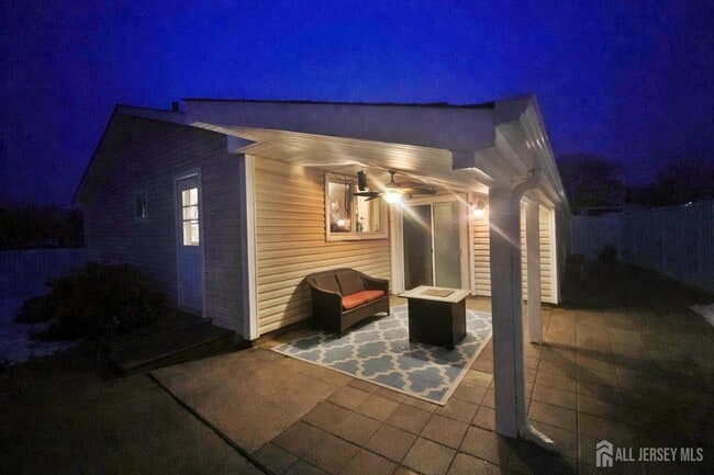 Building Photo - 100 Pinetree Dr