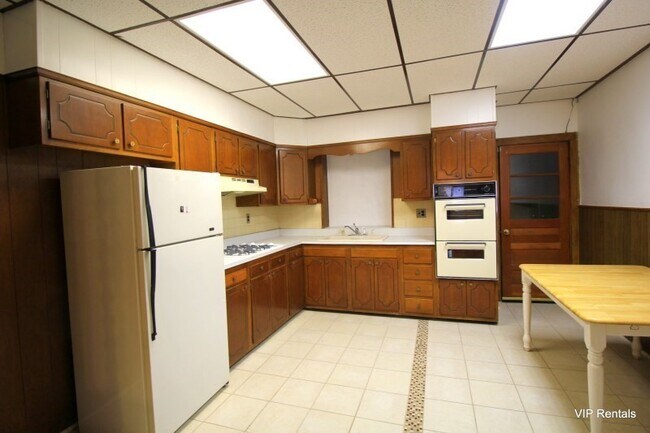 Building Photo - MUST SEE BEAUTIFUL HOME