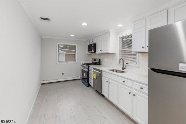 Building Photo - 4 Coppola St