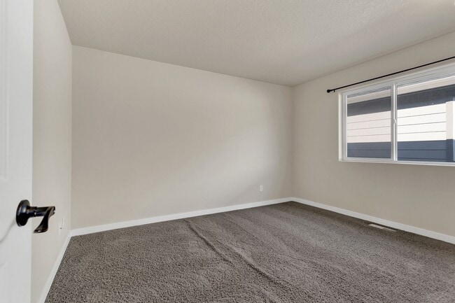 Building Photo - Spacious 4BR/3BA in Beaverton
