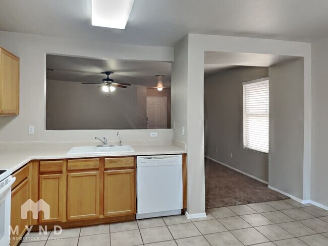 Building Photo - 550 W Kingman Dr