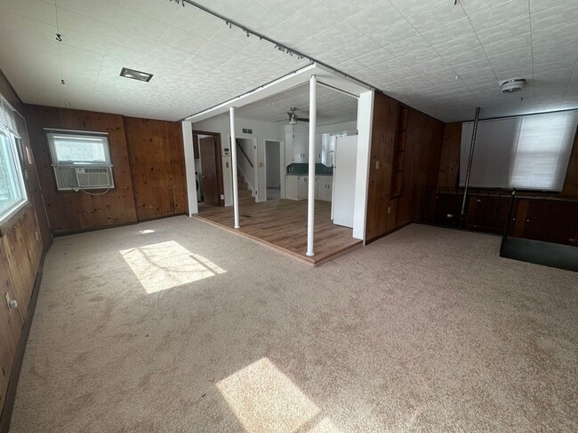 Building Photo - 100 Valley View St