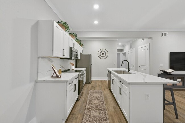 Building Photo - Pointe Grand Hills at Minneola