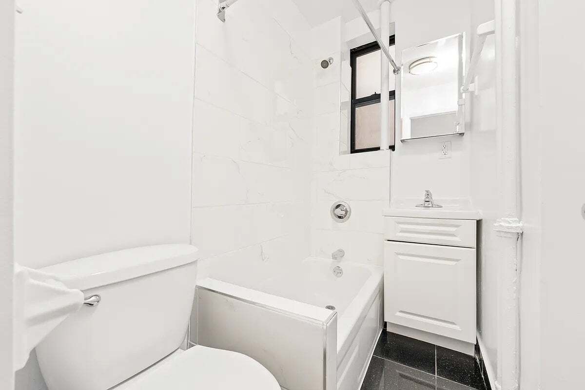 Building Photo - 235 W 12th St