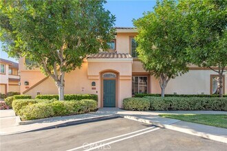 Building Photo - 3406 Ladrillo Aisle