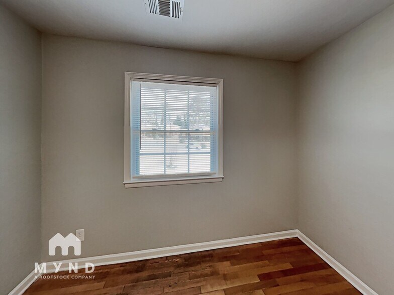 Building Photo - 3206 Amhurst Dr NW