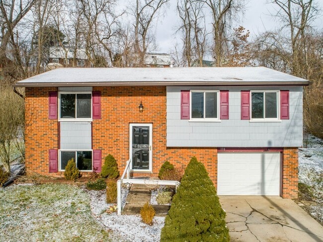 Primary Photo - AVAILABLE OCT 1ST!! BEAUTIFUL 4 BEDROOM IN...