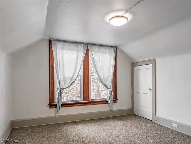 Building Photo - 1268 Pondview Ave