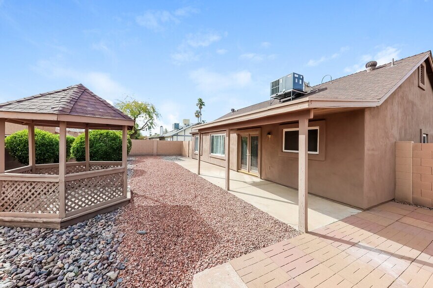 Building Photo - 515 W Montoya Ln