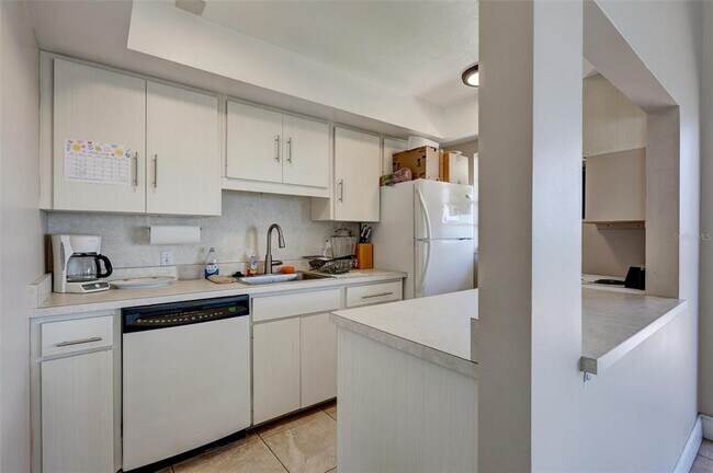 Building Photo - 1600 1st Ave W