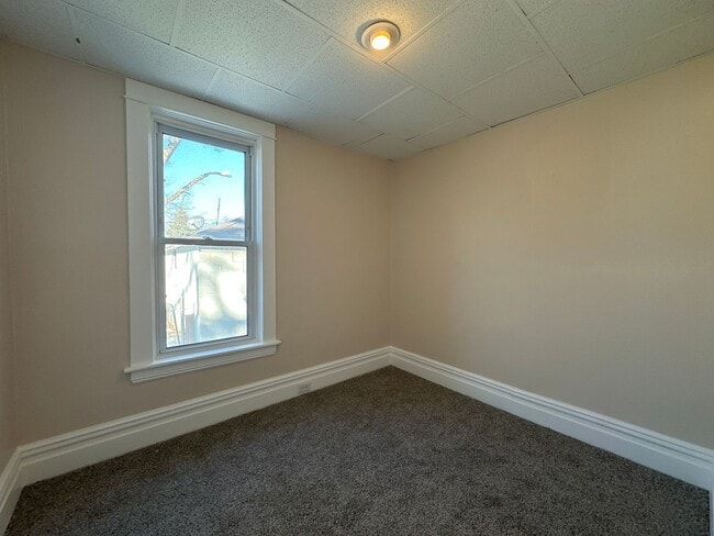 Building Photo - 2550 Crozier Ave