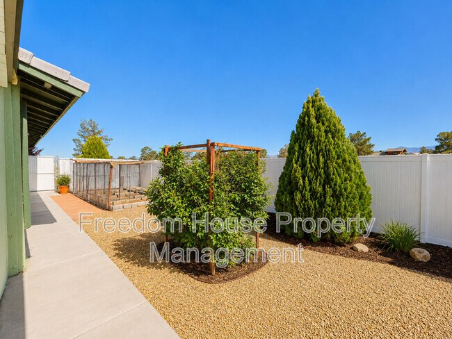 Building Photo - 3066 E Mount Charleston Dr