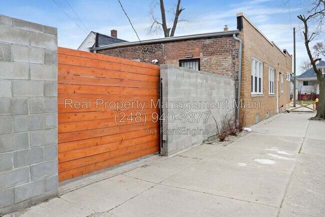 Building Photo - 12303 Klinger St