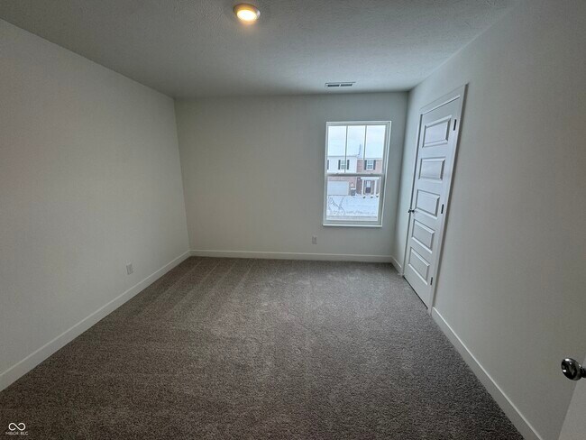 Building Photo - 2945 Grand Rdg Dr