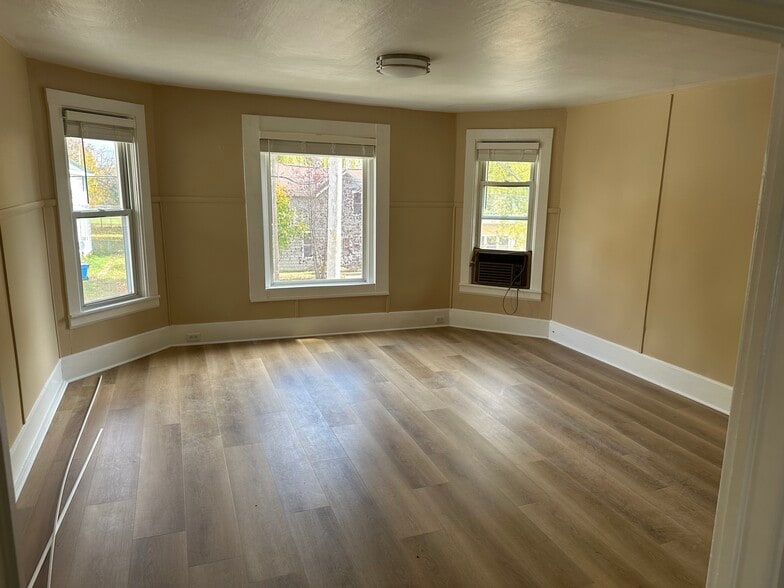 Living Room - 122 Sibben St