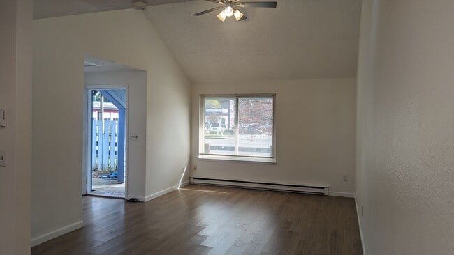 Building Photo - 4300 Sunset Blvd
