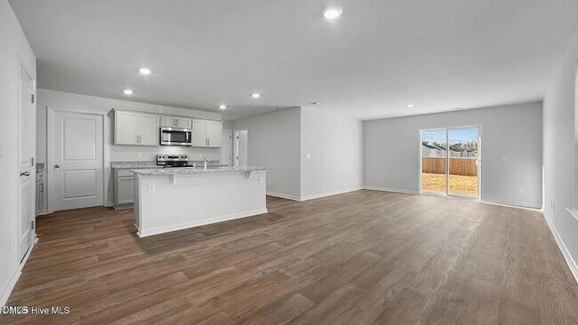 Building Photo - 286 Palm Dr