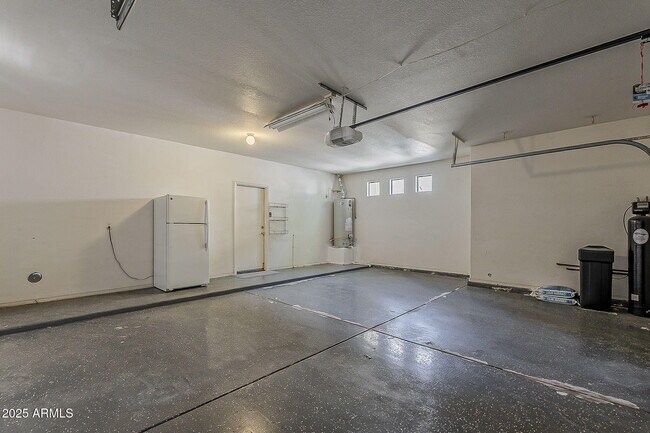 Building Photo - 927 W Azalea Pl