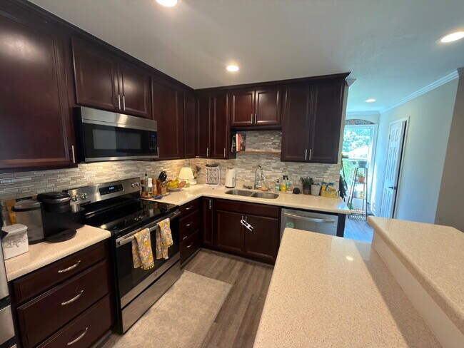 Building Photo - Three bed two & a half bath close to Ascension Seton Hays in Kyle's Steeplechase neighborhood.