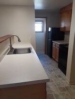 Building Photo - 54 Meadow St