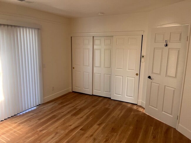 Building Photo - Great 1 bedroom 1 bathroom cottage on wooded lot in Citrus Heights