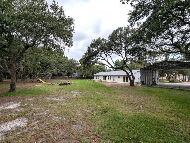 Building Photo - 8717 Sand Pine Dr