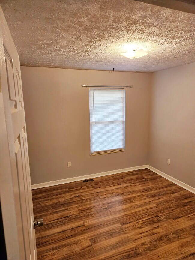 Building Photo - 939 Cambridge Dr