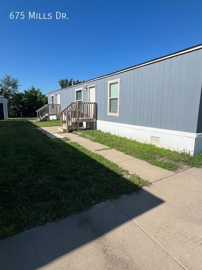 Building Photo - 675 E Mls Dr