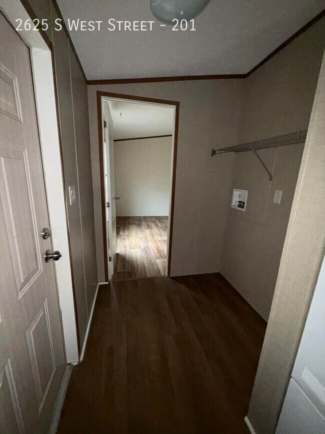 Building Photo - 2625 S West St