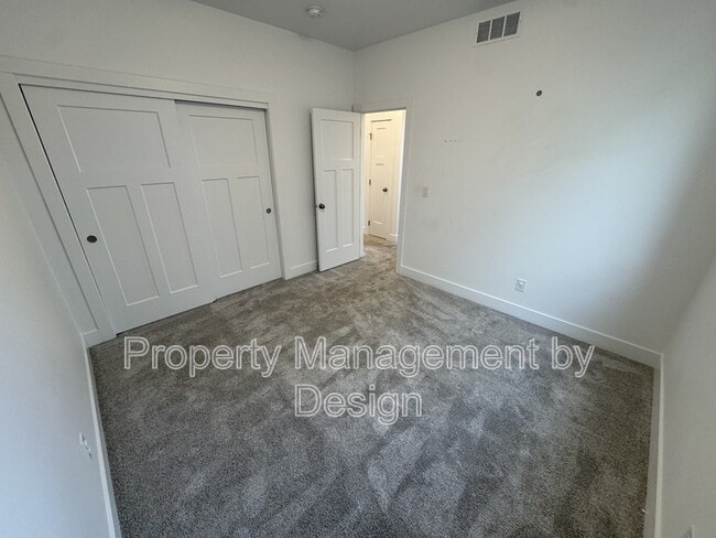 Building Photo - 835 SE Booth Ave