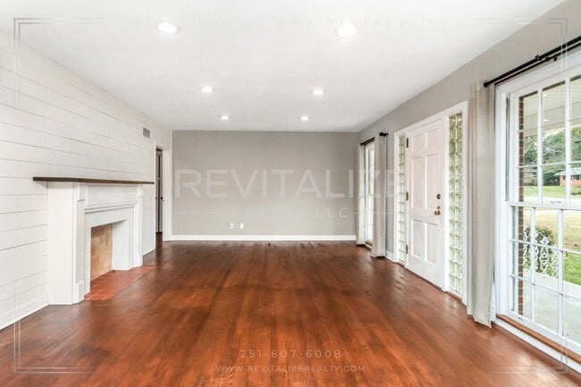 Building Photo - Charming Brick Ranch with Modern Comforts in Mobile!