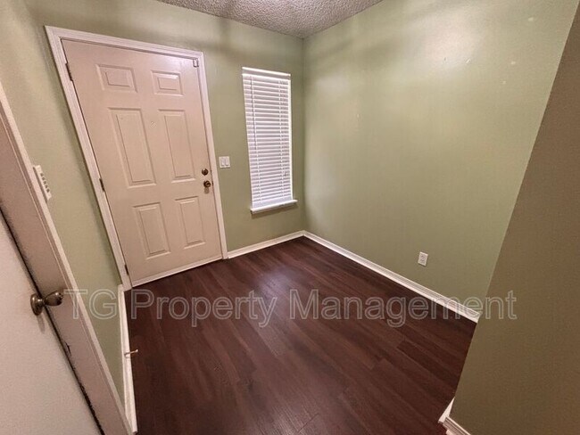 Building Photo - 8531 Sturbridge Cir E