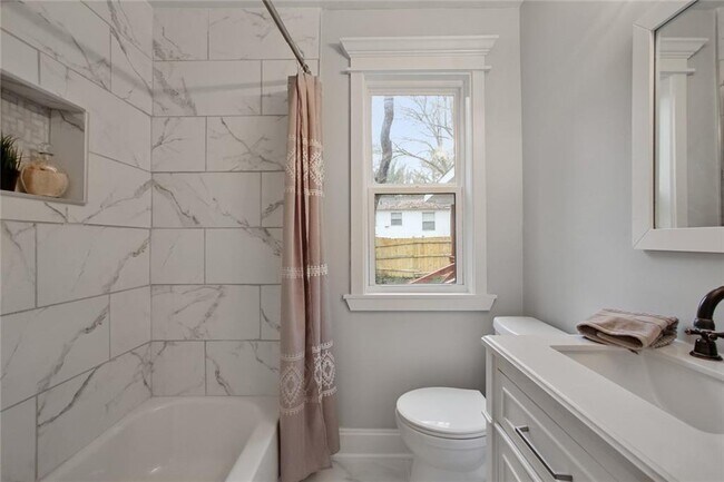 Building Photo - 3499 Fairlane Dr NW