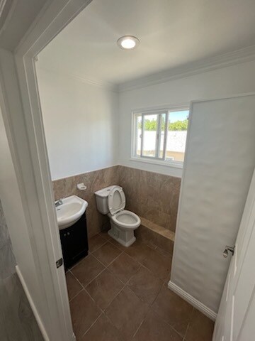 Building Photo - 11685 Magnolia Blvd