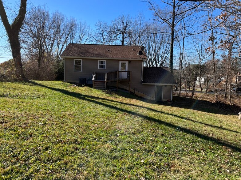 Back of House - 1503 Grissom Ln